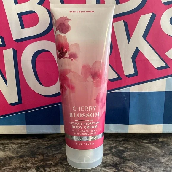 Bath & Body Works Cherry Blossom - Picture 2 of 4